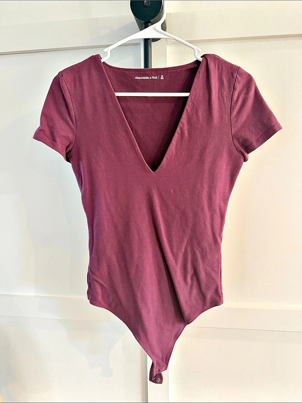 Abercrombie & Fitch V-Neck Short Sleeve Bodysuit Burgundy Medium